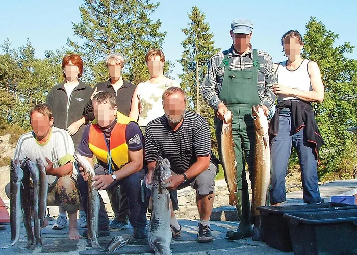 3 Bedroom Beautiful In 펜션 Hatlestrand